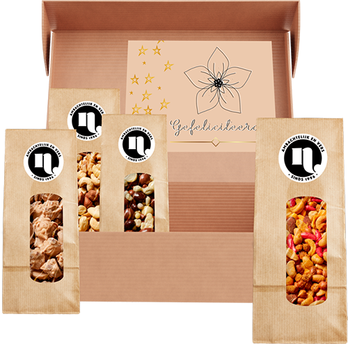 Doosje met 4 nootjes er in